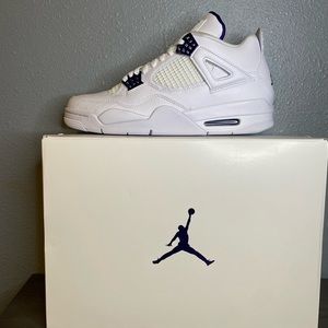 Air Jordan 4 retro metallic court purple. Size 9